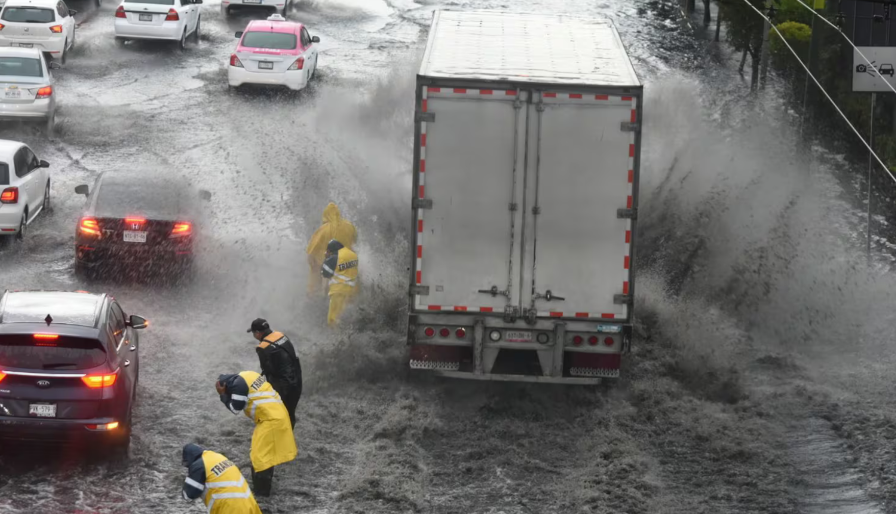 Fuertes lluvias azotan la CDMX